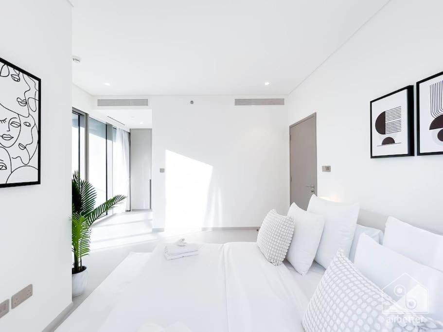 Luxury & Elegance In Downtown Fountain Views Apartment Dubai